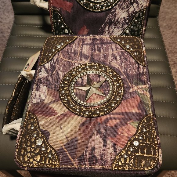 Brand New Mossy Oak Studded Bible Covers (1 Available) - Picture 8 of 16